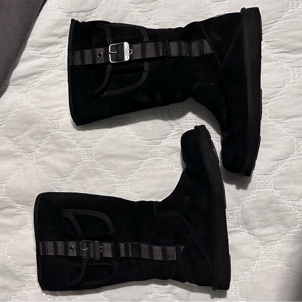 Black Ugg boots size 7 (like new)